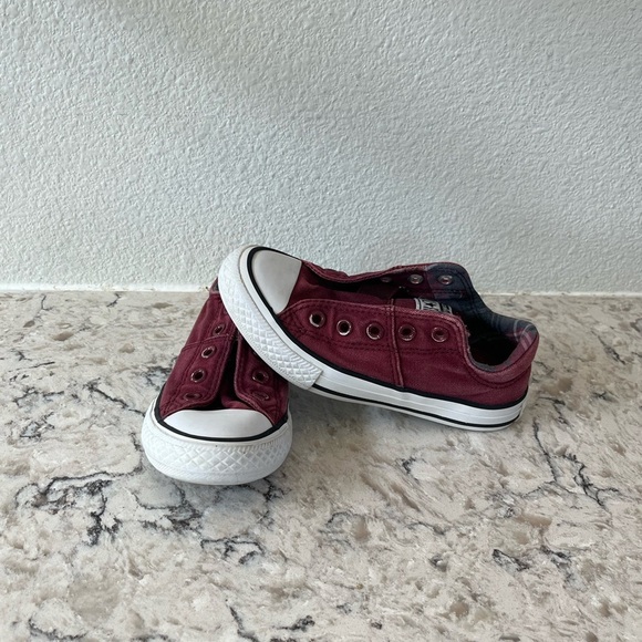 Converse Sneakers Classic Canvas Design - Picture 1 of 7